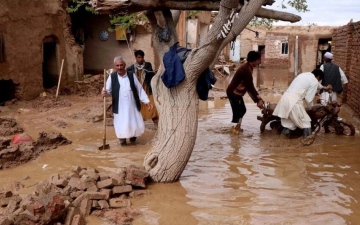 الصورة: الصورة: 50 قتيلاً جراء فيضانات في غرب أفغانستان