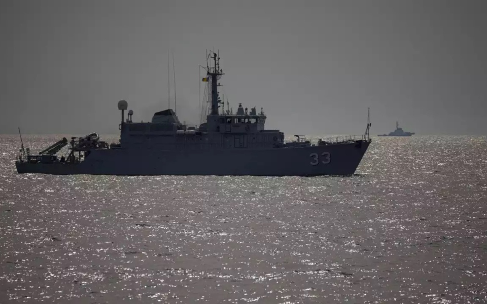 الصورة: الصورة: البحث عن 3 مفقودين من طاقم سفينة غرقت بالبحر الأسود