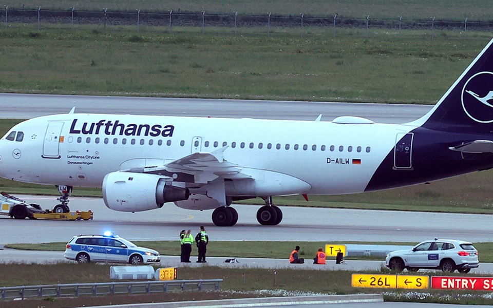 الصورة: الصورة: إلغاء 60 رحلة طيران في ألمانيا بسبب احتجاجات بشأن المناخ