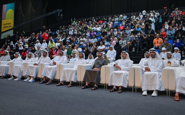 الصورة: الصورة: منصور بن محمد يشهد فعاليات اختتام نهائيات النسخة الرسمية الأولى لبطولة الألعاب المدرسية على مستوى الدولة