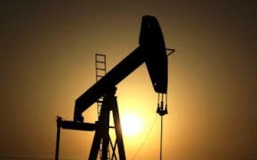 الصورة: الصورة: ارتفاع أسعار النفط وسط غموض يكتنف مصير الرئيس الإيراني