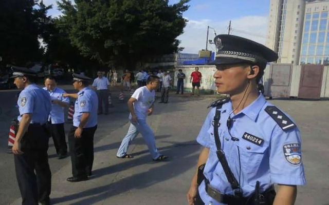 الصورة: الصورة: مقتل شخصين طعناً بمدرسة وسط الصين