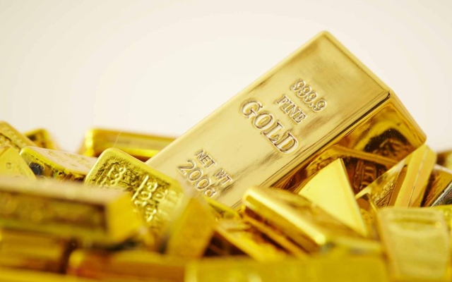 الصورة: الصورة: الذهب قرب مستوى قياسي مرتفع وسط تكهنات بقرب خفض الفائدة