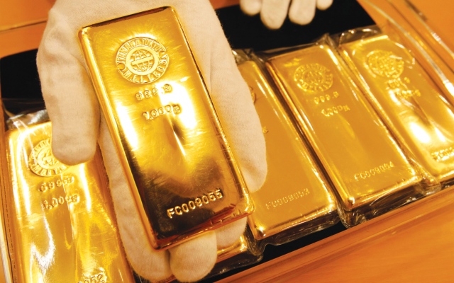 الصورة: الصورة: الذهب يخسر 12 دولاراً بعد صعوده لمستويات قياسية