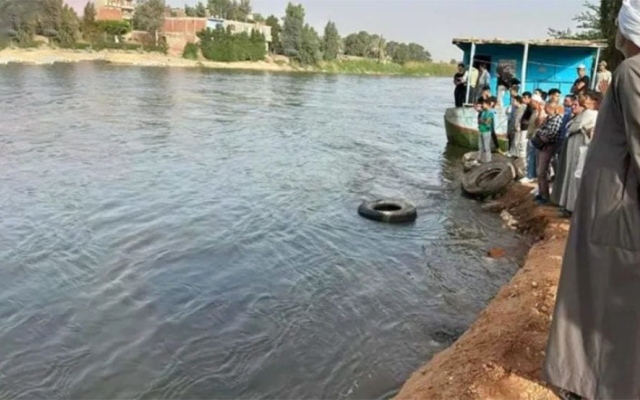 الصورة: الصورة: مصر: وفاة 10 عاملات بسقوط حافلة في النيل