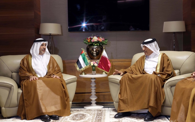 الصورة: الصورة: الإمارات وقطر تبحثان تعزيز علاقات التعاون البرلمانية