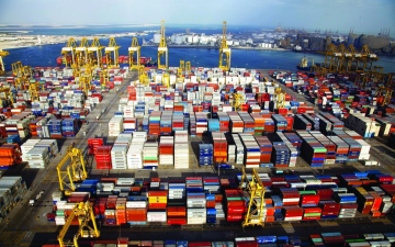 الصورة: الصورة: 55.5 % حصة الأسواق الخليجية من صادرات وإعادة صادرات أعضاء غرفة تجارة دبي للربع الأول