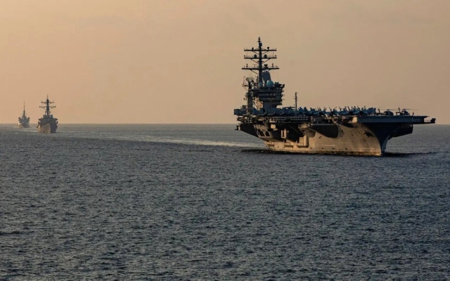 الصورة: الصورة: أمريكا تمدد انتشار حاملة طائرات وسفن في البحر الأحمر