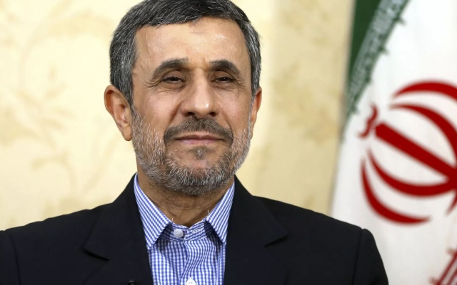 الصورة: الصورة: أحمدي نجاد يسجل ترشحه لانتخابات الرئاسة الإيرانية