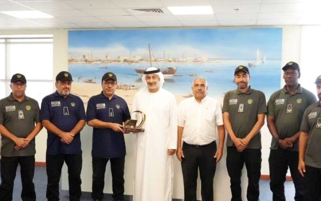 الصورة: الصورة: «دبي البحري» يكرم الدفاع المدني و «دولفين»   