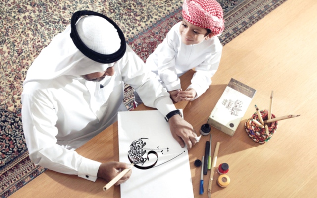 الصورة: الصورة: «دبي للثقافة» تعزز حضور الخط العربي عبر مشروع «الزخرفة والتذهيب»