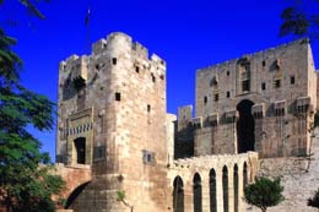 قلعة حلب إحدى أكبر قلاع العالم مسارات كتب البيان